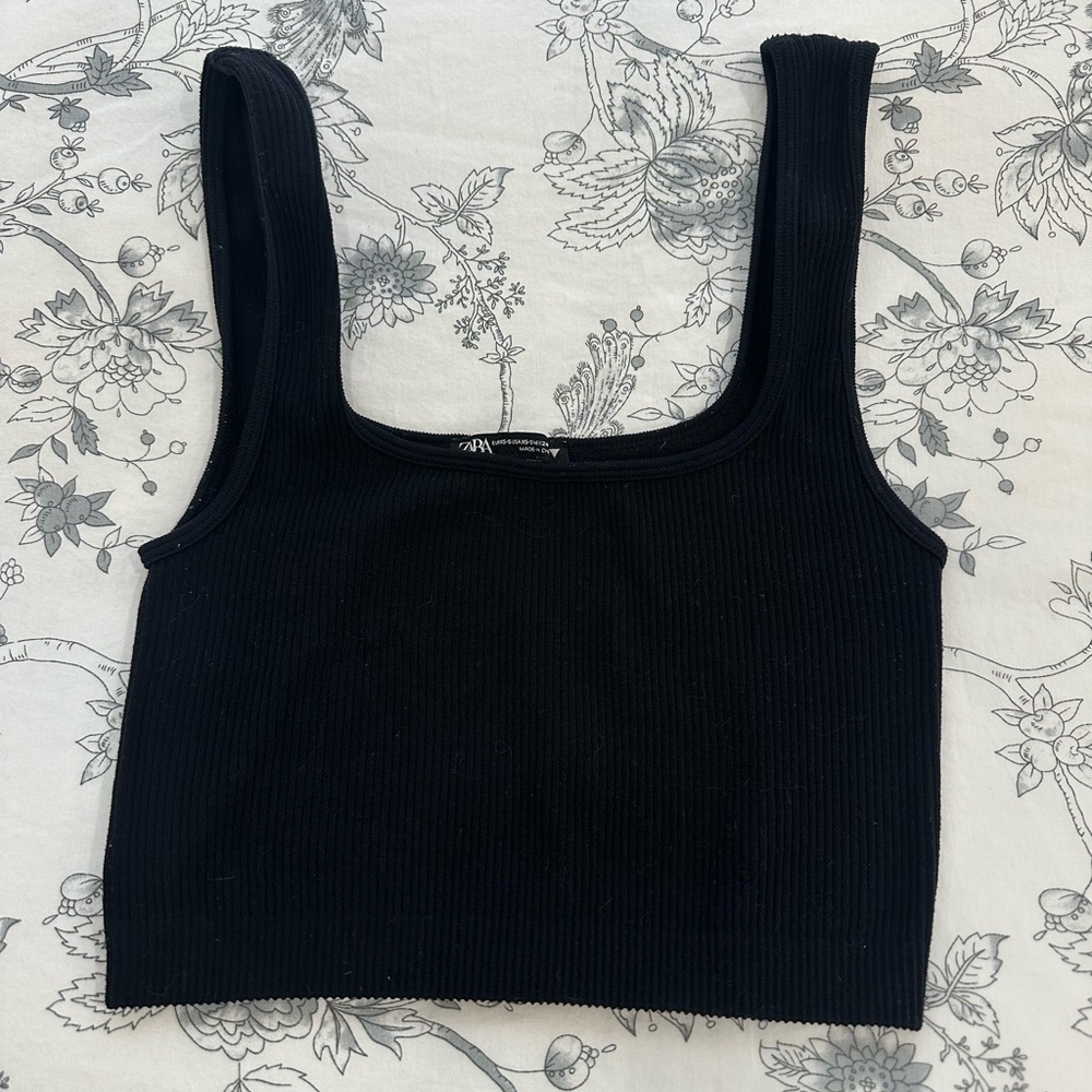 Black ribbed crop top